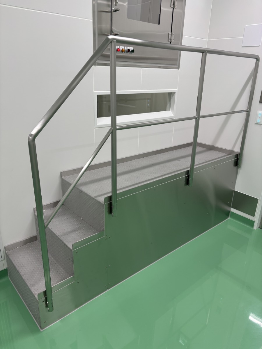 投入口ステンレス架台